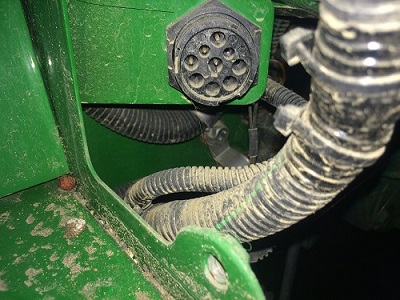 CAN Connector on the John Deere 5055E